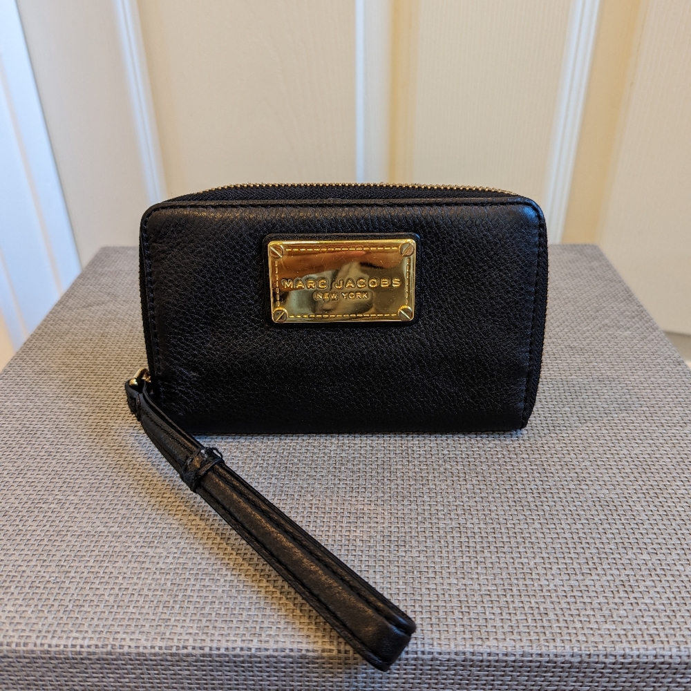 MARC JACOBS Leather Wristlet Wallet